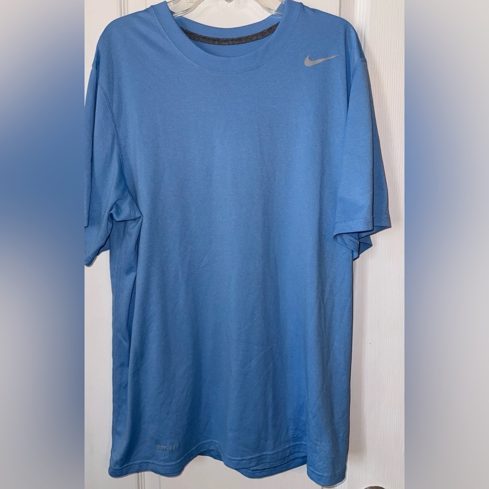 Nike Dri-FIT Soft Blue Workout Shirt Size M